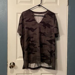 CAMPUS SHORT SLEEVE NOTCH NECK TEE Camo